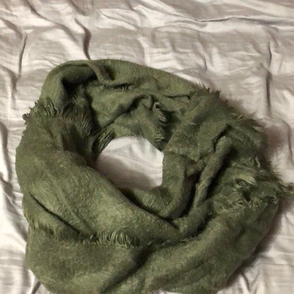 Scarf - Picture 1 of 2